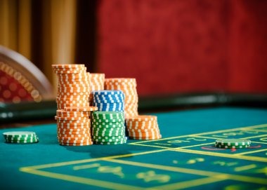 Live blackjack dealer at ini777 slot studio with HD camera